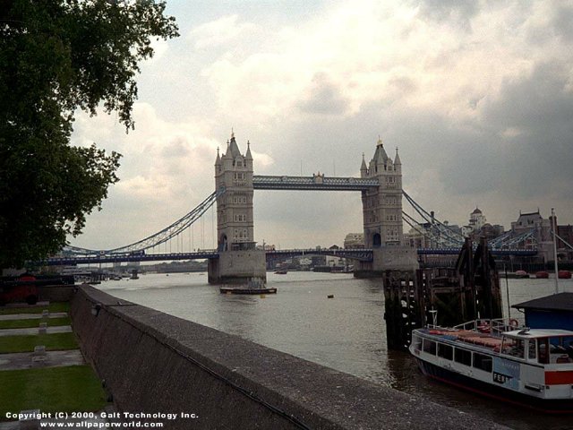 'Tower Bridge' 640x480 Free 3D Wallpaper